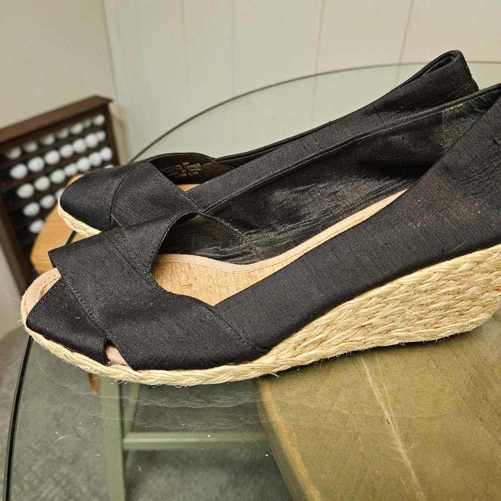 Shoes - Picture 3 of 6